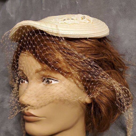 50’s cream straw weave Veiled Beret Church Hat - Picture 2 of 6